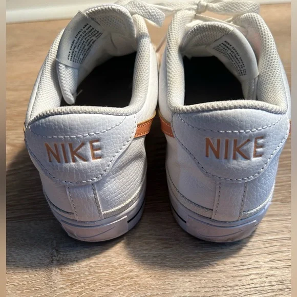 Nike Tennis Shoes Size 9.5 - Picture 4 of 6